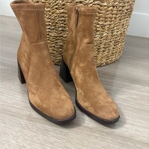 Suede boots